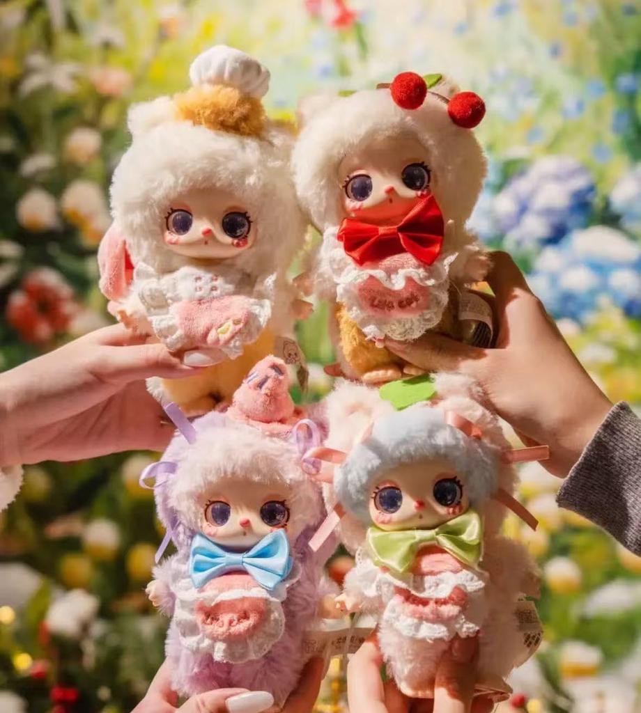 Liila Toys 4-е поколение Сладости-тематический милый котенок Аутентичный стиль шеф-повара по сладостям x Пушистый дизайн Yomogimatsu и большая лента 7 видов (Включая 1