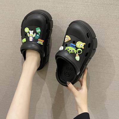 Модные и стильные женские тапочки 2024 года, летние новые толстые подошвы, нескользящие универсальные пляжные сандалии Baotou для комфорта