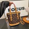 Bucket Bag Women's New Retro Simple Niche High-end Women's Handbag Diagonal Span Small Women's Bag