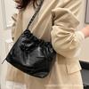 This year, the popular small bag women's 2025 new fashion versatile chain shoulder messenger bag texture Korean bucket bag
