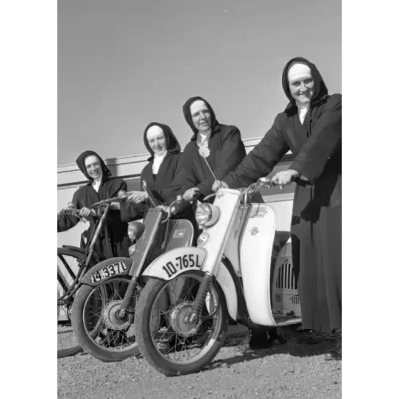 AA Modern Simple Wall , Black . White Nuns Series, Rebel Smoking, HD Canvas Print Poster, Home Living Room Bedroom ation