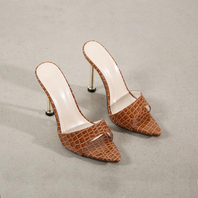 Летние женские тапочки со змеей, пикантные тапочки на высоком каблуке с острым носком, обувь для вечеринок с металлическим декором, уличная модная женская обувь большого размера