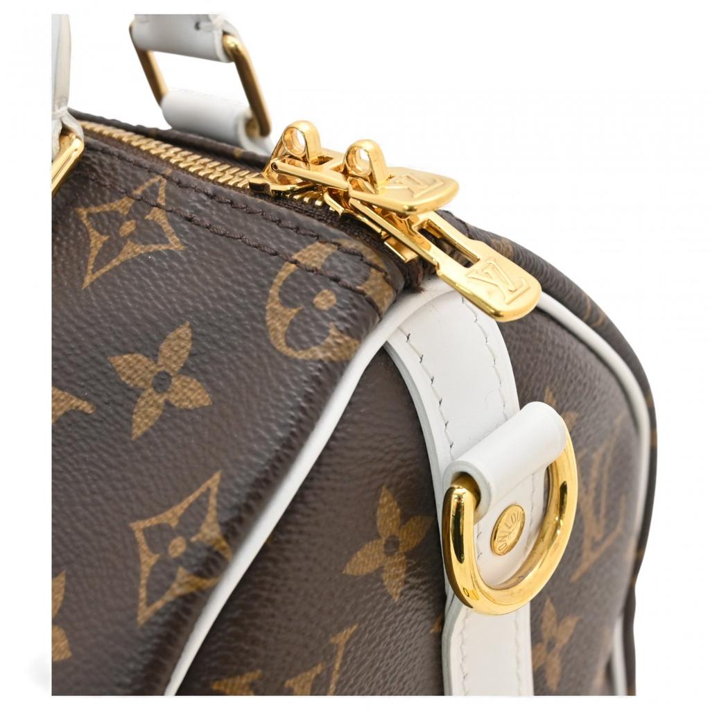 Подержанная кожаная женская сумка CELINE