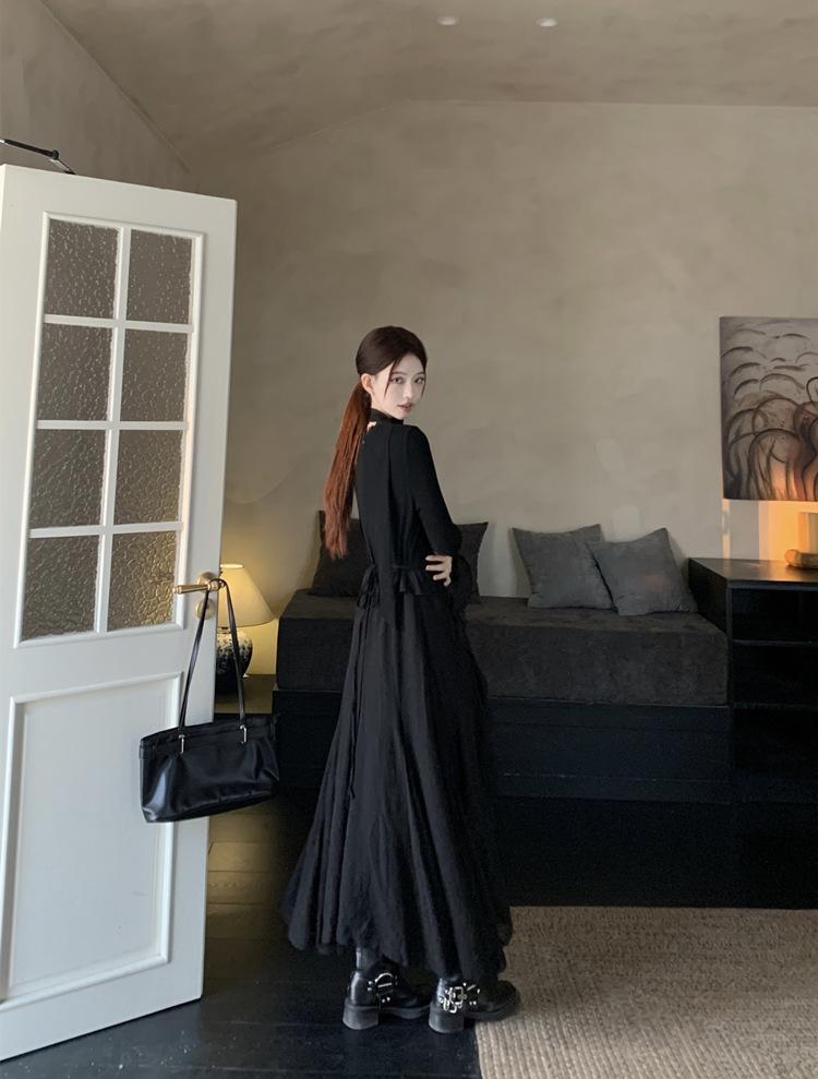 Plus Size Hepburn-Style V-Neck Ruffle Dress for Women - Elegant Autumn Slimming Black Dress