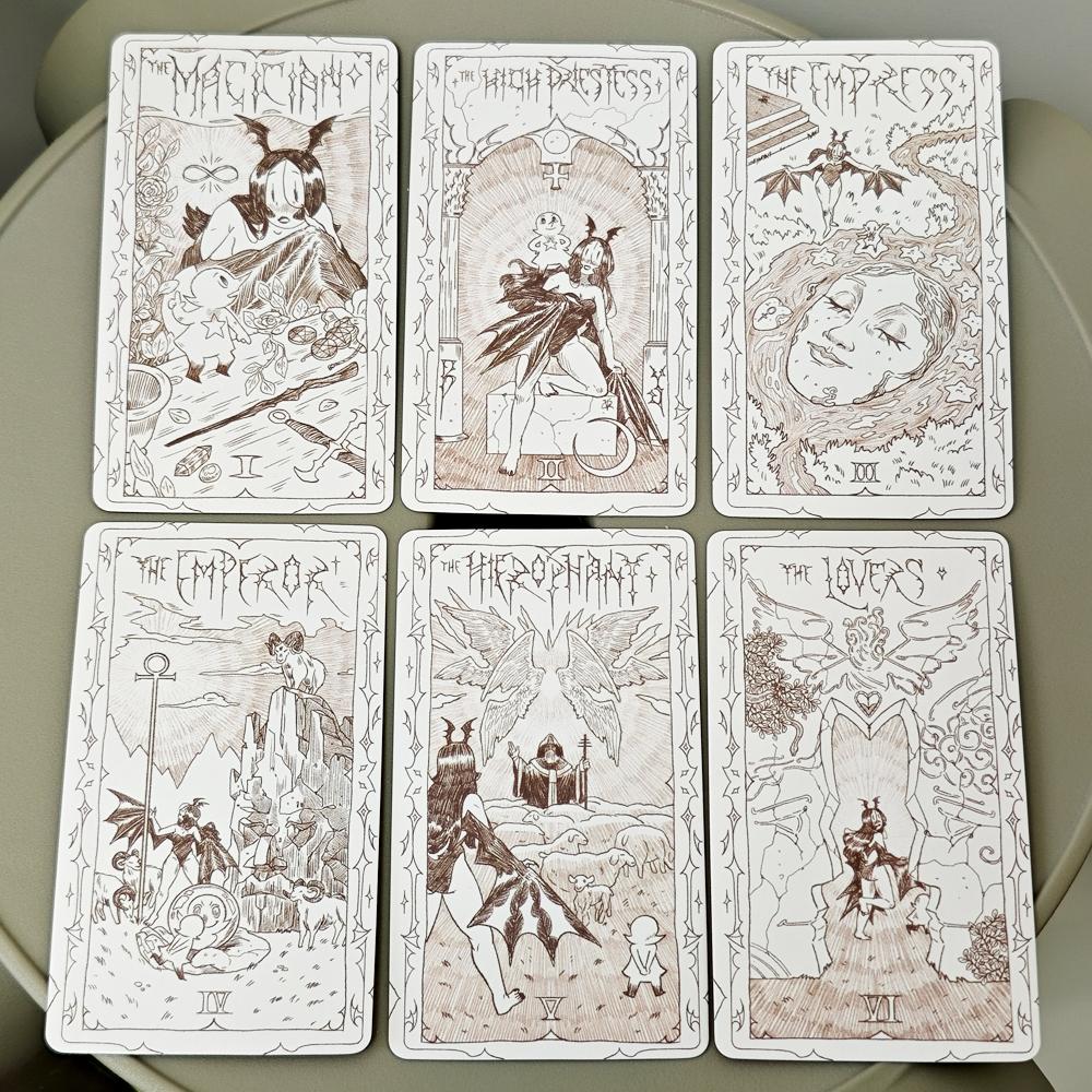 Колода Таро «Веспер» 10,3*6 см : Потрясающее черно-белое искусство с оригинальным карандашным рисунком, 78 шт. карточек