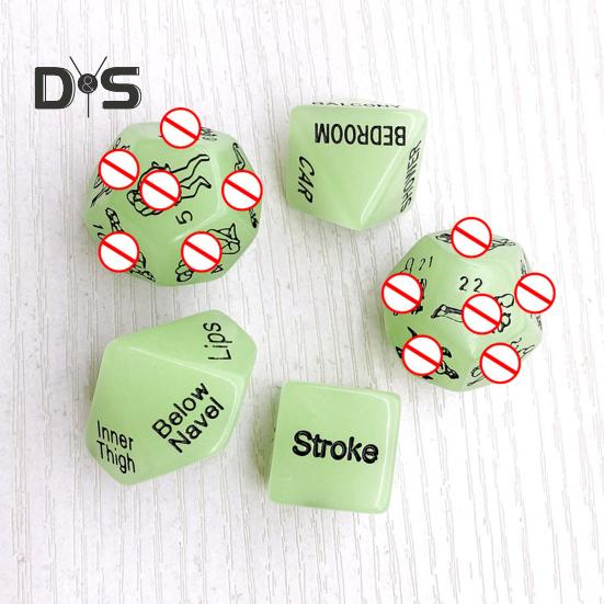 Игровой набор из 5 игральных костей Naughty Dice, светящиеся в темноте акриловые игральные кости Sexy Love для вечеринки в паре с золотыми узорами