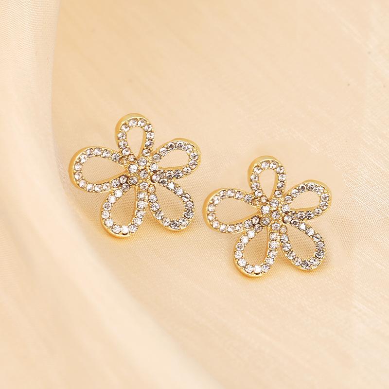 Five-Petaled Flower Necklace Female Sunflower Collarbone Chain Temperament Camellia Earrings Necklace Accessories