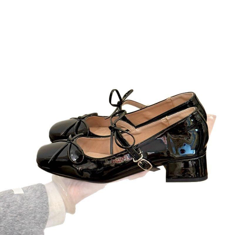 Красные вечерние туфли-одинарки Французский широкий каблук Квадратный носок Весна/Лето Новые туфли женские с бантом-бабочкой