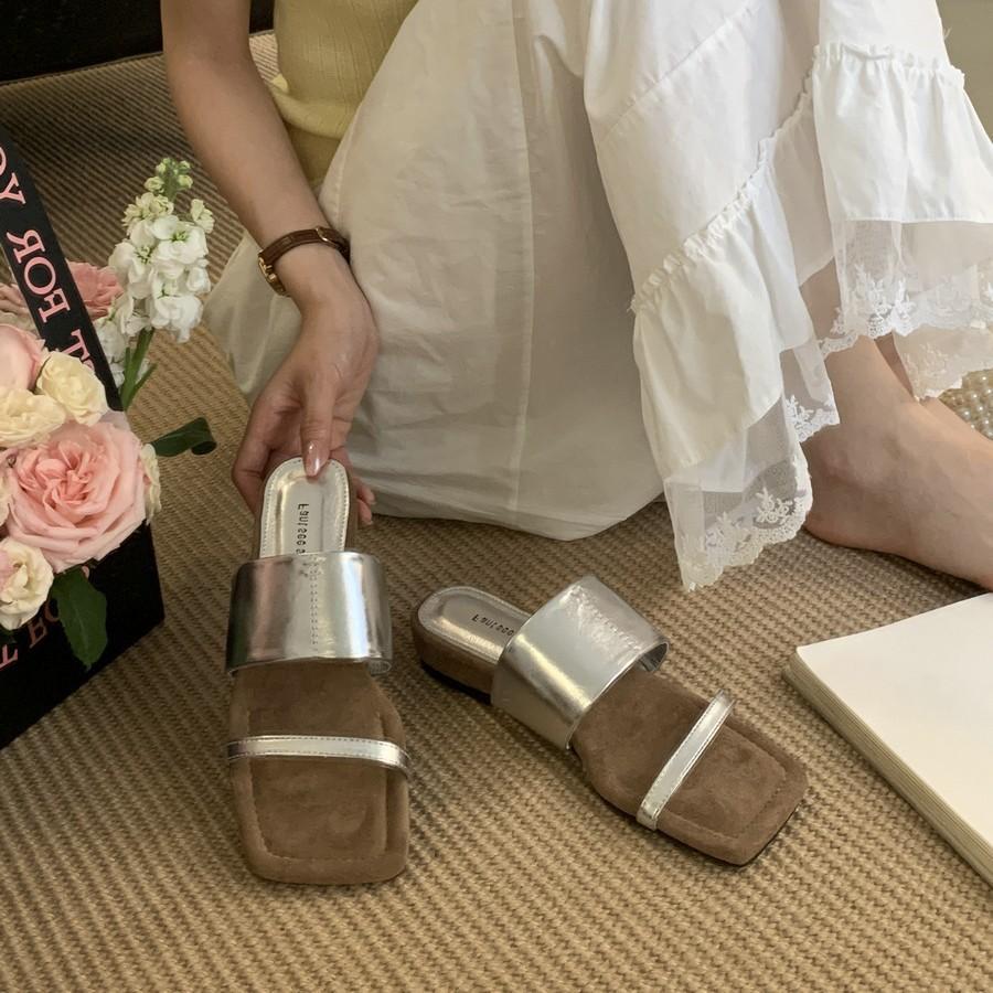 2025 summer new French thick-soled one-word square head slippers slope heel slippers beach outer slippers