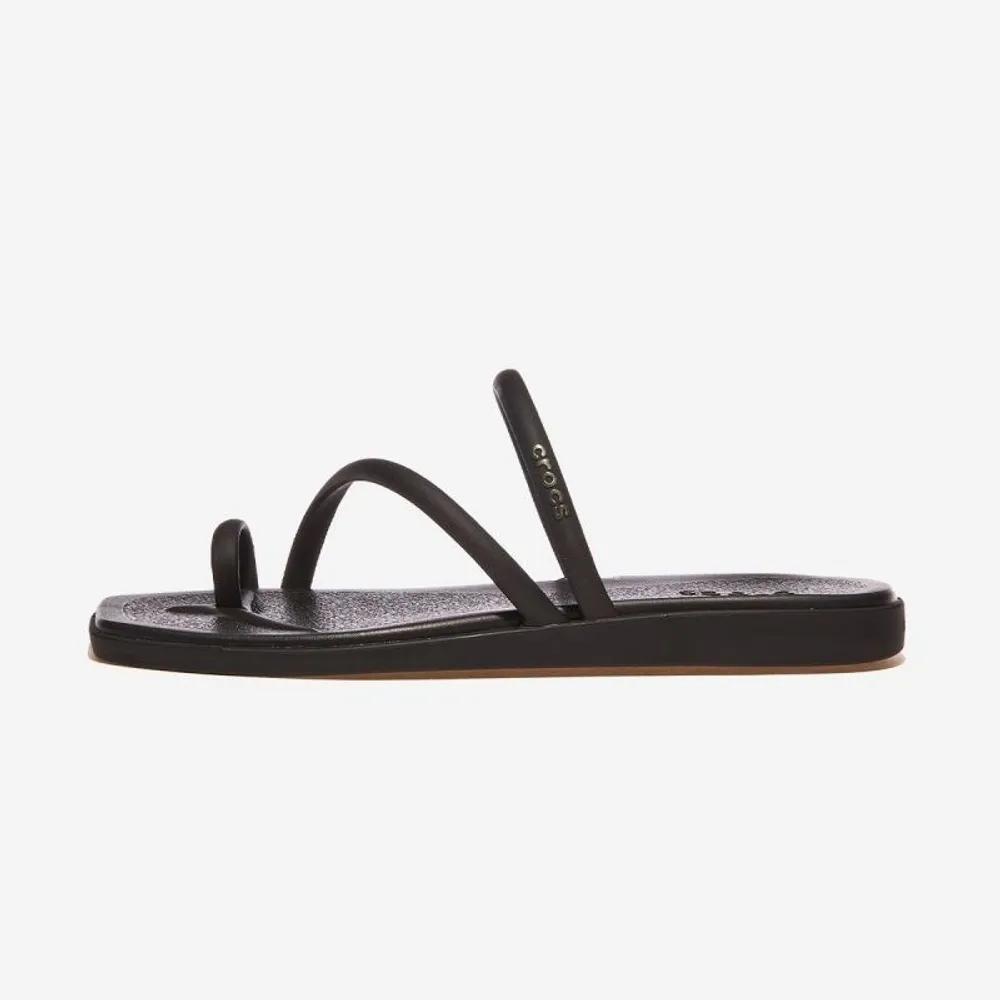 Crocs Сандалии Miami с ремешком вокруг пальца - ЧЕРНЫЕ 131438