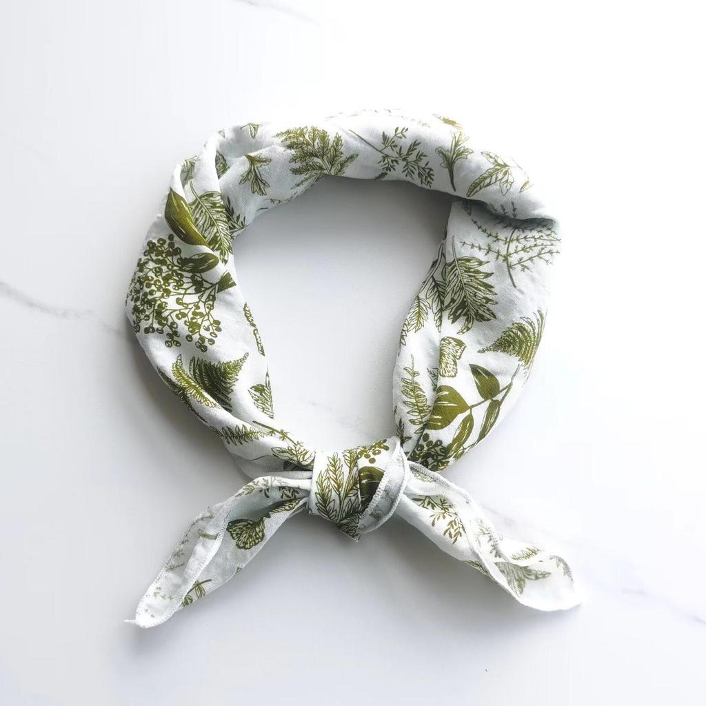 Retro Green Floral Small Silk Scarf - Korean Style Women's Versatile Autumn/Spring Accessory, Thin Square for Neck or Headband