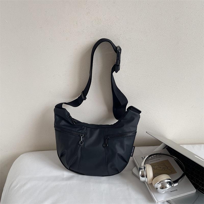 Нишевая спортивная сумка-пельмень женская новая простая сумка-мессенджер большой вместимости универсальная сумка для поездок на работу