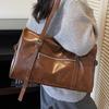 Ретро сумка женская большой вместимости 2025 новая осень и зима универсальная простая сумка через плечо премиальная текстура сумка-тоут для поездок