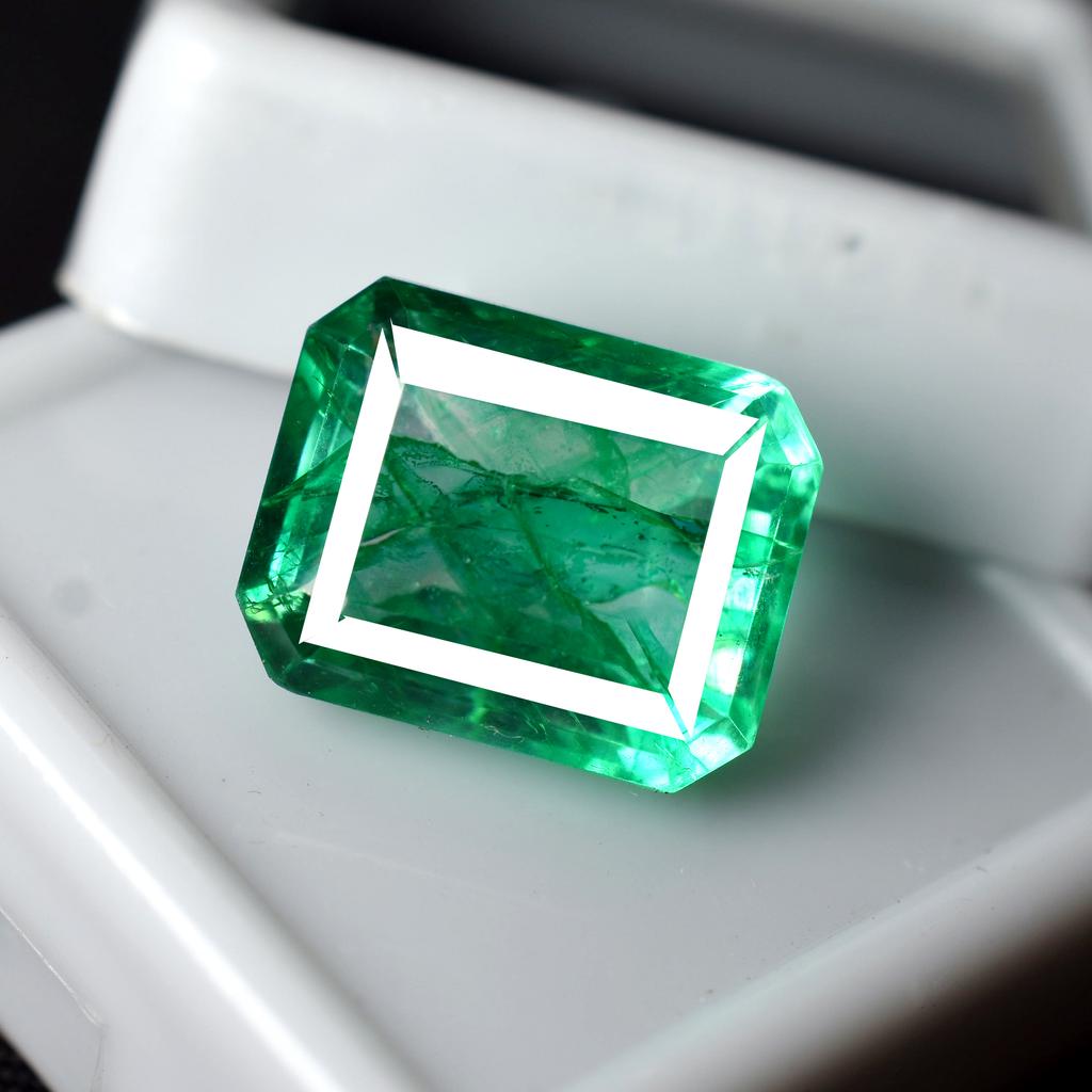 Natural Green Emerald 8.10 Ct Emerald Cut Loose Gemstone For Jewelry
