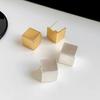 Маленькие квадратные серьги из матового металла, новинка 2024, индивидуальный дизайн, хипстерские нишевые серьги с холодным ветром, женские серьги