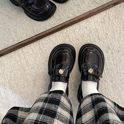 Круглые универсальные туфли в британском стиле в стиле ретро, черные кожаные туфли на платформе, женские, новинка 2025 года, однопедальные мокасины на осень и зиму