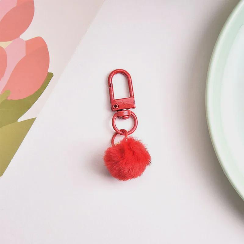 Брелок для ключей в виде разноцветного плюшевого шарика с молочным кулоном, абажуром в виде макарон и вращающейся пряжкой.