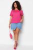 Женская трикотажная блузка больших размеров цвета фуксии с открытыми плечами