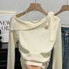 Дизайнерская нишевая облегающая база, высококлассный и уникальный топ с открытыми плечами, темпераментная вязаная футболка для женщин на осень