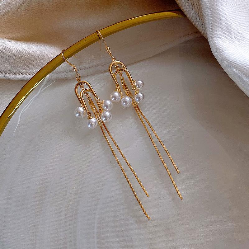 Korean S925 Sterling Silver Pearl Stud Earrings - Trendy and Elegant Design