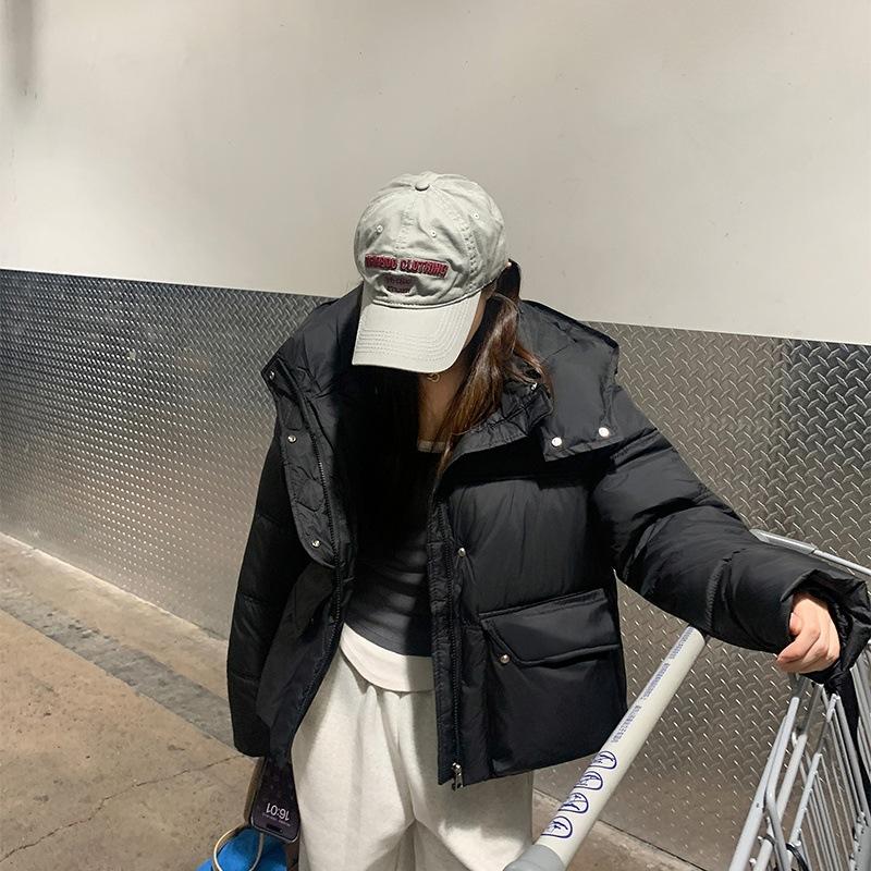 Женская короткая ветрозащитная теплая зимняя куртка с капюшоном и рукавами реглан