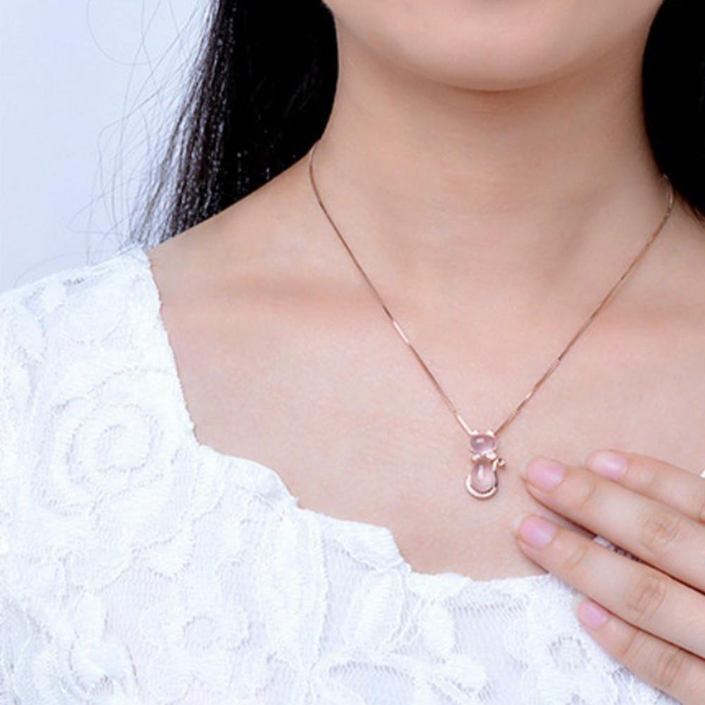 Инкрустированный кулон из горного хрусталя и искусственного опала в форме кошки, на цепи 45см