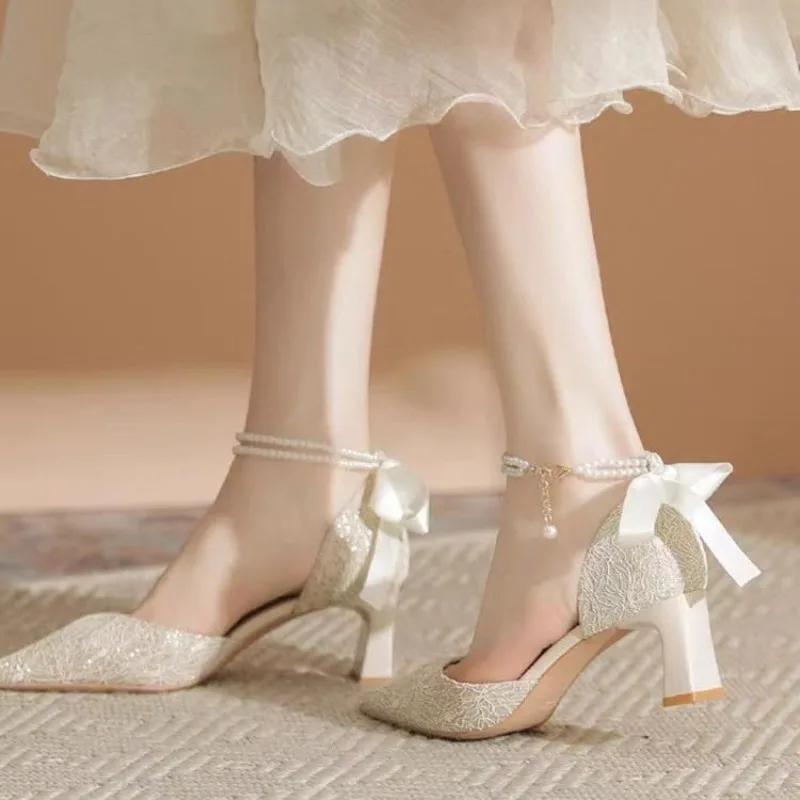 Модные новые летние туфли 2024 года, универсальные женские туфли на высоком каблуке с жемчугом, толстые каблуки, босоножки принцессы с бантом на высоком каблуке, туфли для вечеринки и свадьбы, большой размер