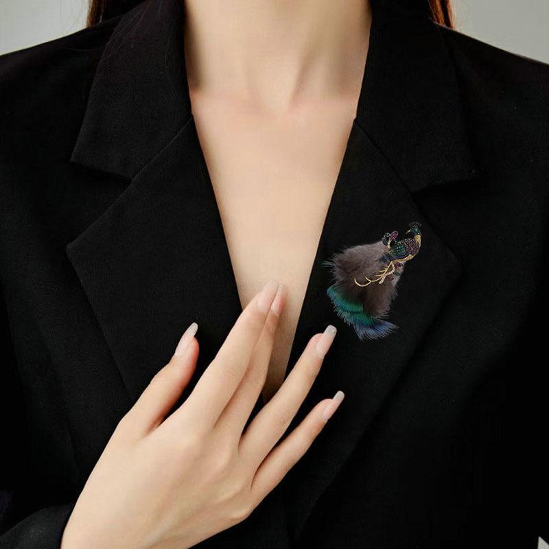 Новая корейская версия имитация перьев павлина брошь дизайн чувство изысканные аксессуары легкая роскошная булавка корсаж женская обувь высокого класса