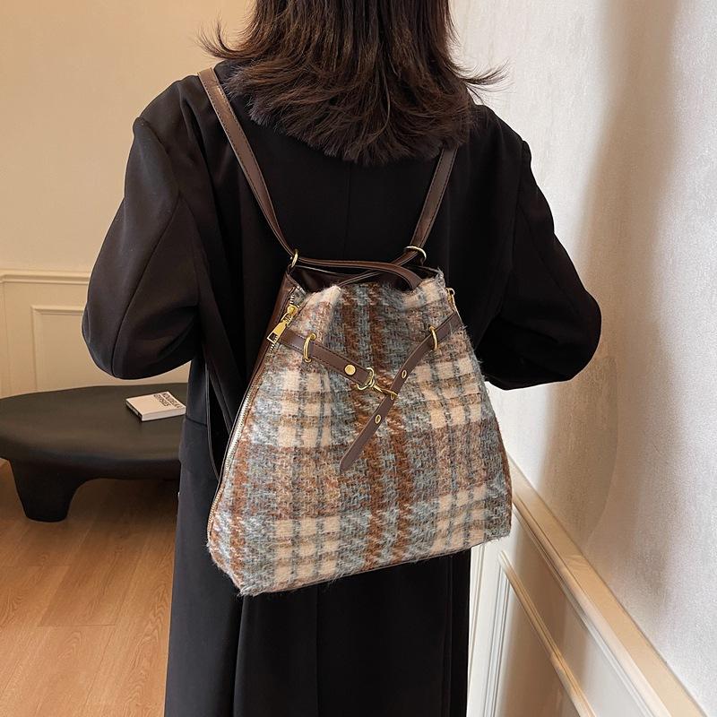 Woolen Plaid Large-capacity Bag Women's 2025 Autumn and Winter New Shoulder Bag Retro Texture Commuter Shoulder Bucket Bag