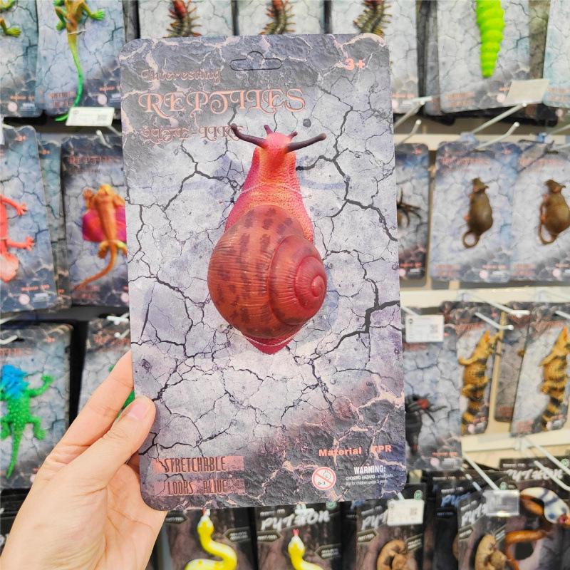Игрушка-хамелеон ползающий: Мягкая резиновая модель амфибии для детей