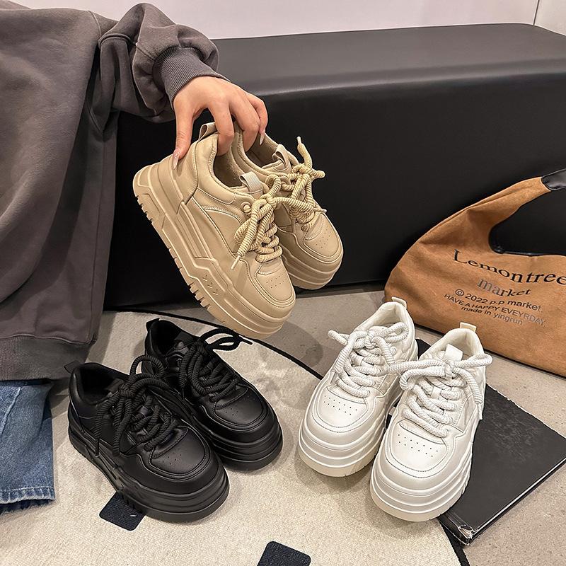 Платформенные повседневные кроссовки с внутренней высотой, увеличивающей рост, черные туфли, маленькие белые туфли, женские 2025 новые маленькие мужчины