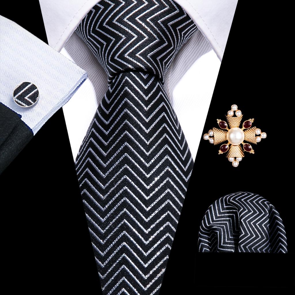 Комплект для мужчин: галстук, брошь и карманный платок