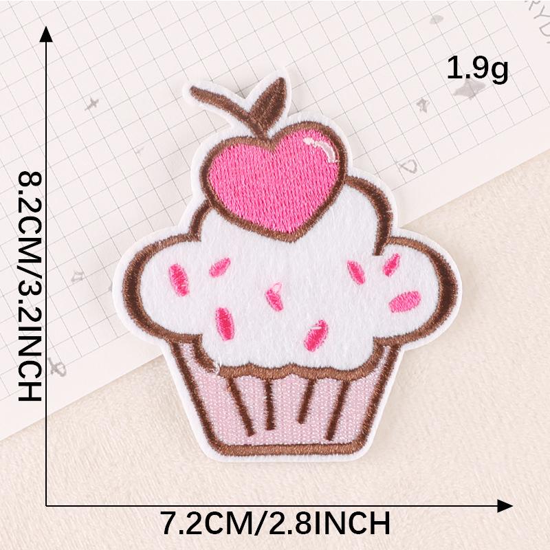 Вышитая нашивка на одежде и аксессуарах своими руками