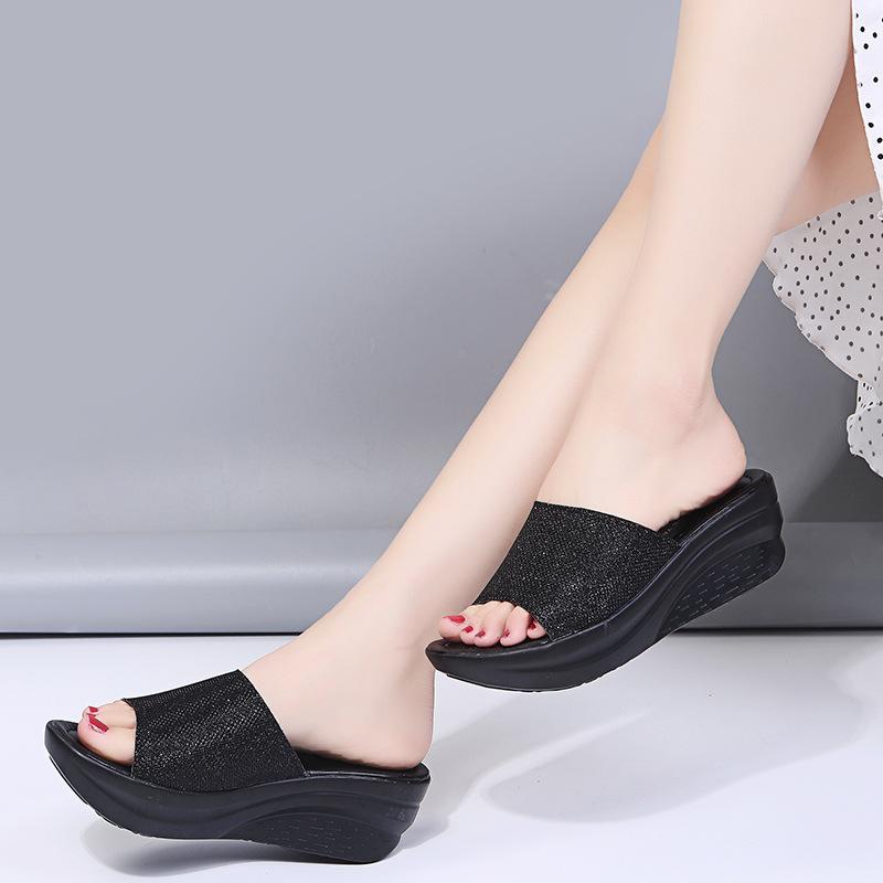 Летние тапочки больших размеров 2024 года, новые римские сандалии на танкетке с пайетками, модные женские туфли на толстой подошве, пляжные шлепанцы в стиле ретро для женщин