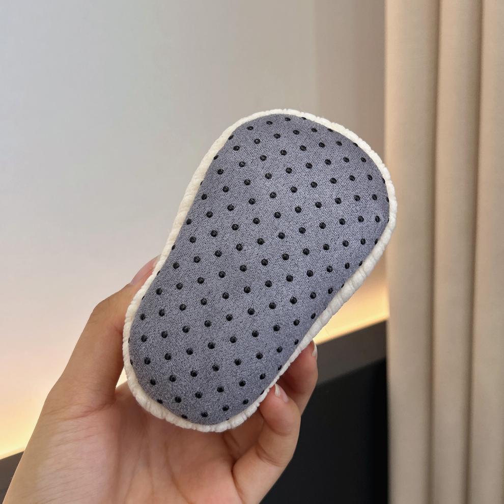 Зимние плюшевые туфельки для новорожденных: Мягкие, теплые хлопковые носки с защитой от сползания для мальчиков и девочек, размеры 3-12 месяцев.