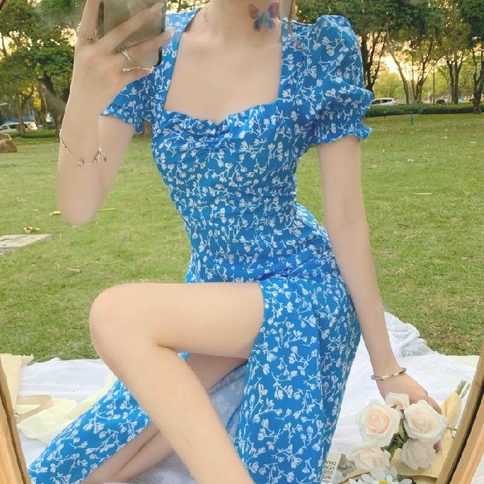 Летнее платье 2024 года с цветочным принтом во французском стиле: Длинная юбка с разрезом Sweet & Spicy