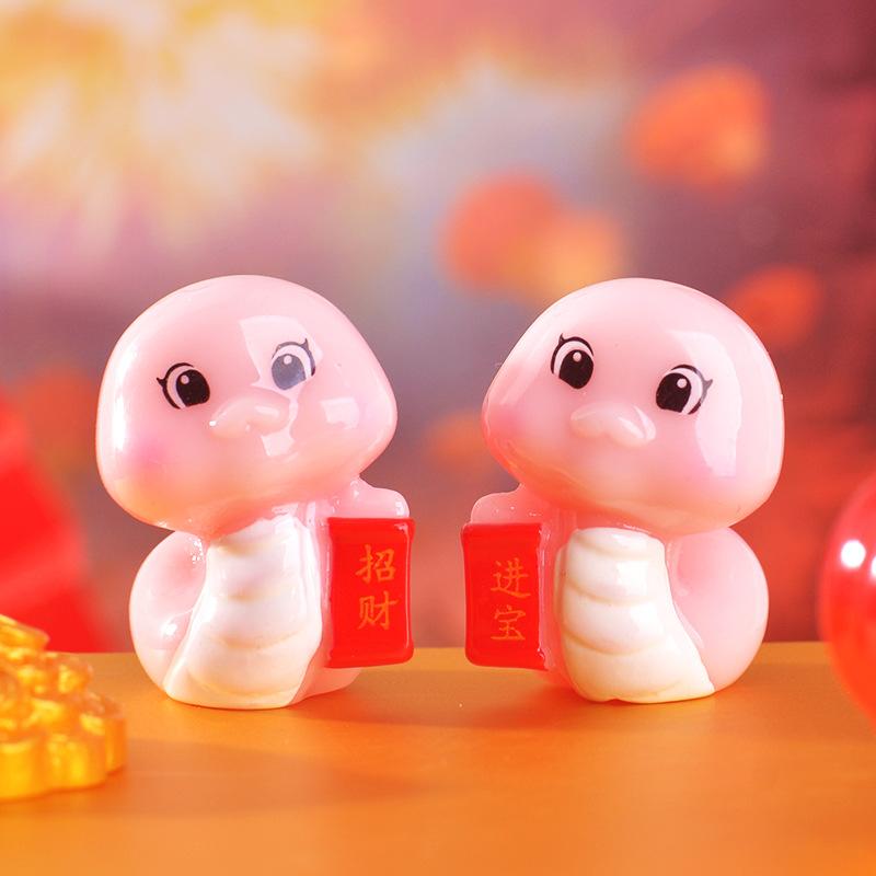 Новогодний декоративный мультяшный змей Года Маленький декоративный предмет для привлечения богатства и удачи Смола ручной работы