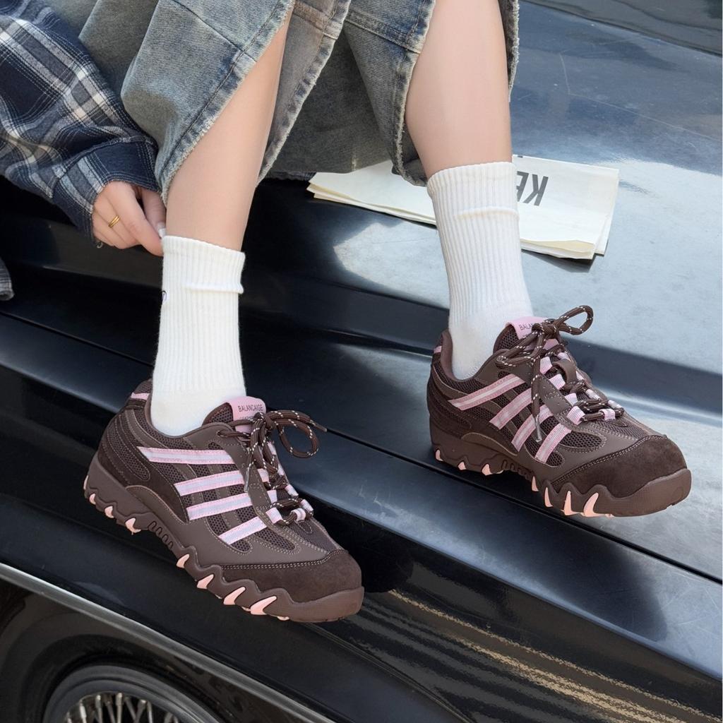 Нишевые ретро кроссовки на толстой подошве в стиле "маленьких пап" для женщин 2025 новая универсальная корейская версия немецких тренировочных кроссовок беговых спортивных кроссовок для женщин