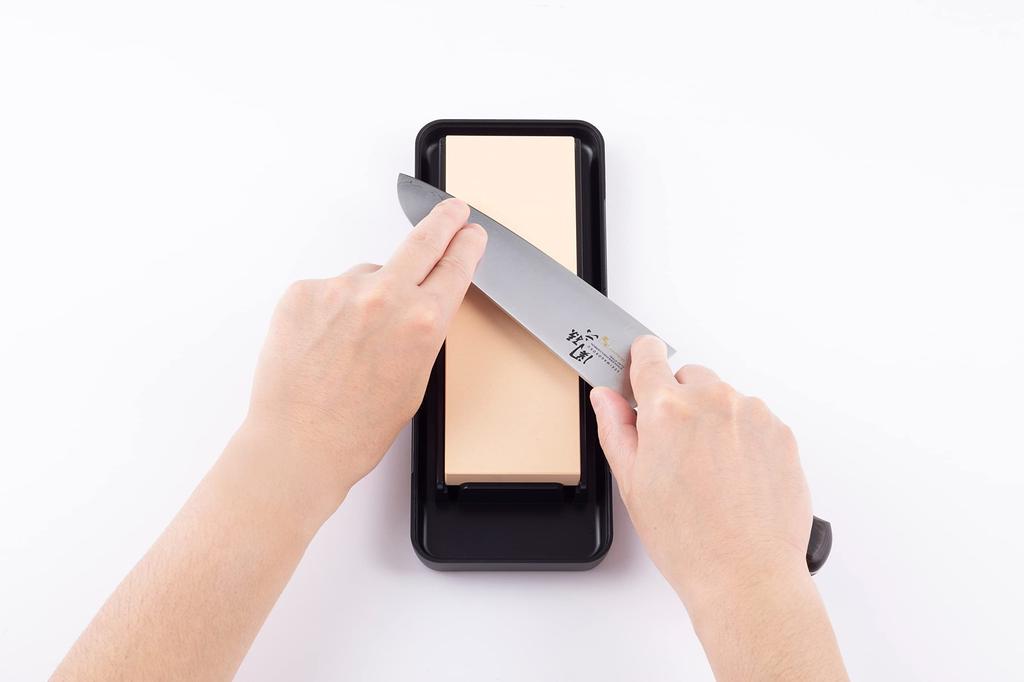 Kai Seki Magoroku Medium Knife Sharpener, #1000, with Storage Case, Made In Japan, AP0330