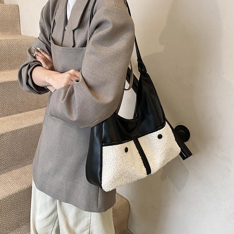 Ретро пэчворк плюшевая сумка большой вместимости женская осень-зима 2025 новая корейская нишевая сумка-тоут повседневная сумка под мышку