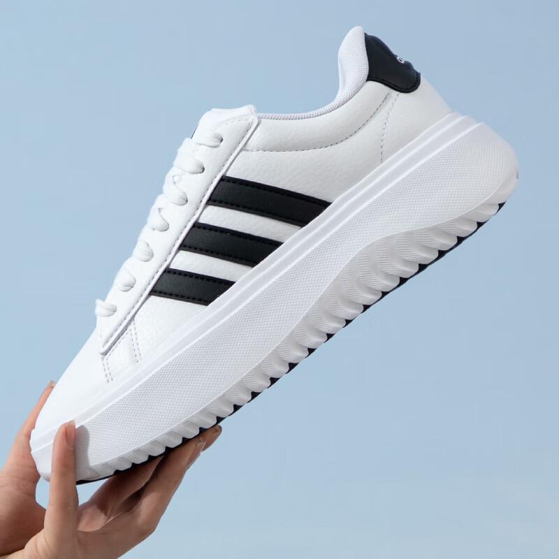 adidas Женская повседневная спортивная обувь IE1092