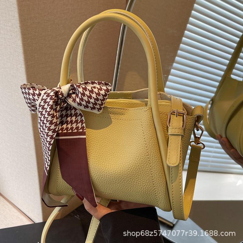 Premium Texture Retro Small Bag Women's 2025 New Fashion Versatile Messenger Bag Fashion Super Fire Portable Bucket Bag