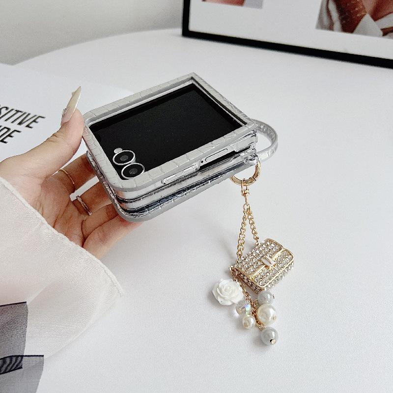 Чехол-кроссбоди с подвеской для Samsung Z Flip7 с текстурой аллигатора, противоударный