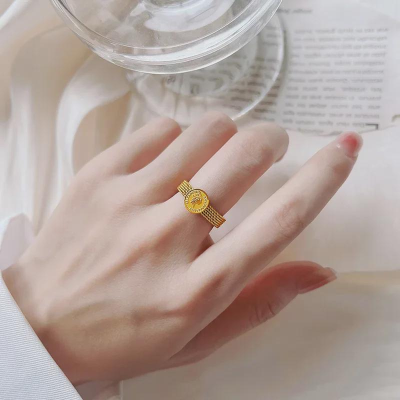 Кольцо из титановой стали «Голова королевы»: Высококачественная модная одежда для женщин.