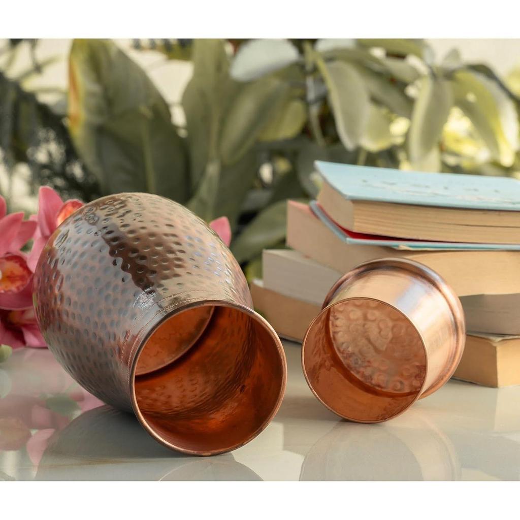 Бутылка для воды из чистой меди для спальни со встроенным стеклом, чеканный античный дизайн - для питья и хранения, объем 950 мл (Пакет из 1)