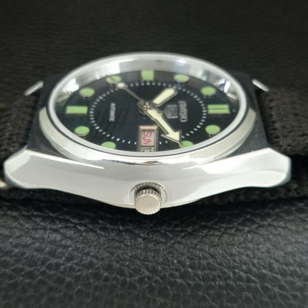 АВТОМАТИЧЕСКИЕ ВИНТАЖНЫЕ ВОССТАНОВЛЕННЫЕ МУЖСКИЕ ЧАСЫ SEIKO 5 ЯПОНИЯ ЧЕРНЫЙ ЦИФЕРБЛАТ a444491-1
