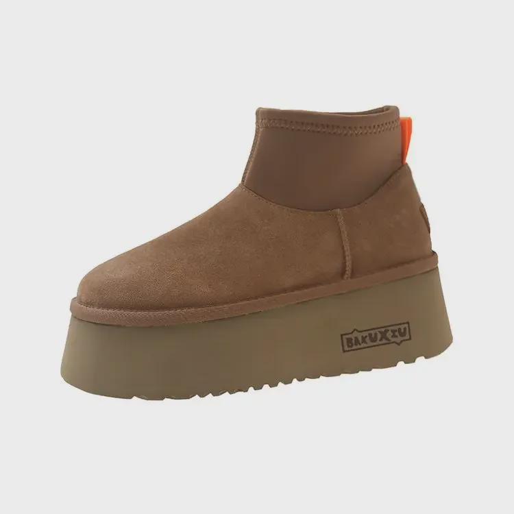 Женские европейские зимние ботинки на толстой подошве 2024 года: Мягкие, увеличивающие рост, теплые и модные короткие хлопковые туфли для зимы