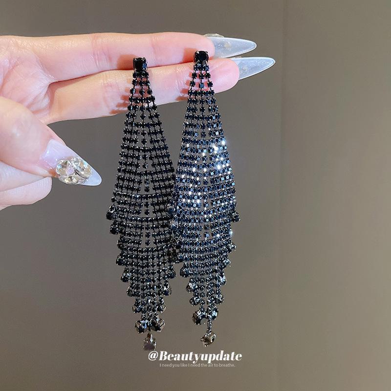 Серебряные серьги-кисточки с бриллиантами в виде игл: Шикарный, индивидуальный дизайн для женщин — элегантный, модный и роскошный.