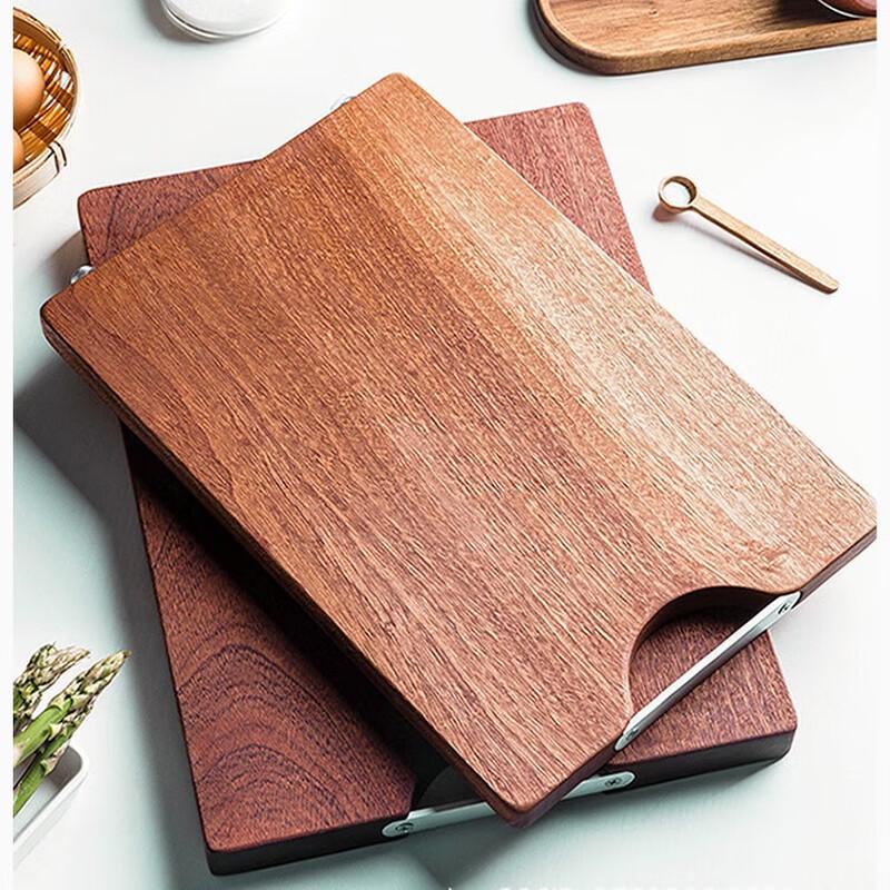 Квадратная разделочная доска из массива дерева венге