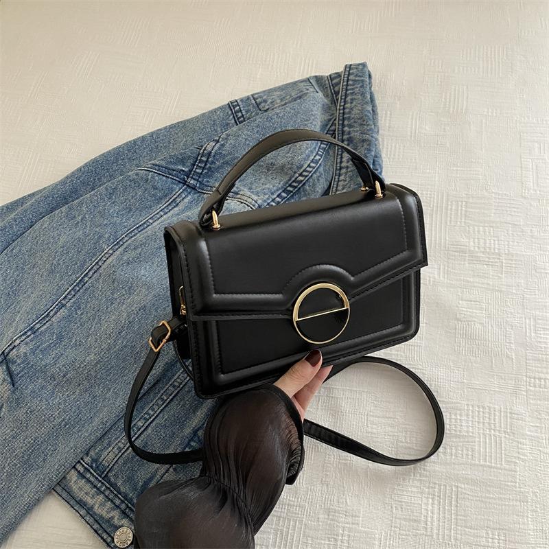 Новая корейская версия модной маленькой квадратной сумки 2024 года, модная летняя повседневная сумка через плечо для женщин, простая повседневная женская сумка